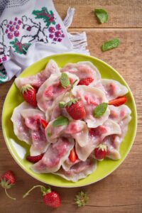 Вареники с клубникой
